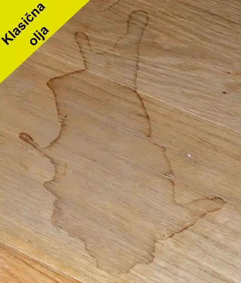 Razlita voda na parketu s klasičnim oljem: površina vpije tekočino
